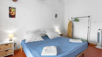 2 makuuhuonetta, silitysrauta/-lauta, ilmainen Wi-Fi, vuodevaatteet