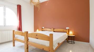 3 chambres, fer et planche à repasser, Wi-Fi gratuit, draps fournis