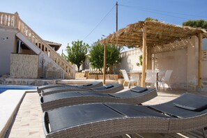 Outdoor dining - Villa "Torre" with Sea View, Private Pool & Wi-Fi (El Campello)