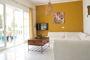 TV - Villa "Torre" with Sea View, Private Pool & Wi-Fi (El Campello)