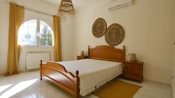 3 slaapkamers, een strijkplank/strijkijzer, gratis wifi, beddengoed