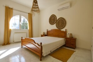 3 habitaciones, tabla de planchar con plancha y wifi gratis 