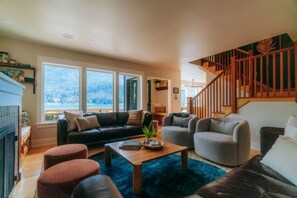 TV, fireplace, stereo