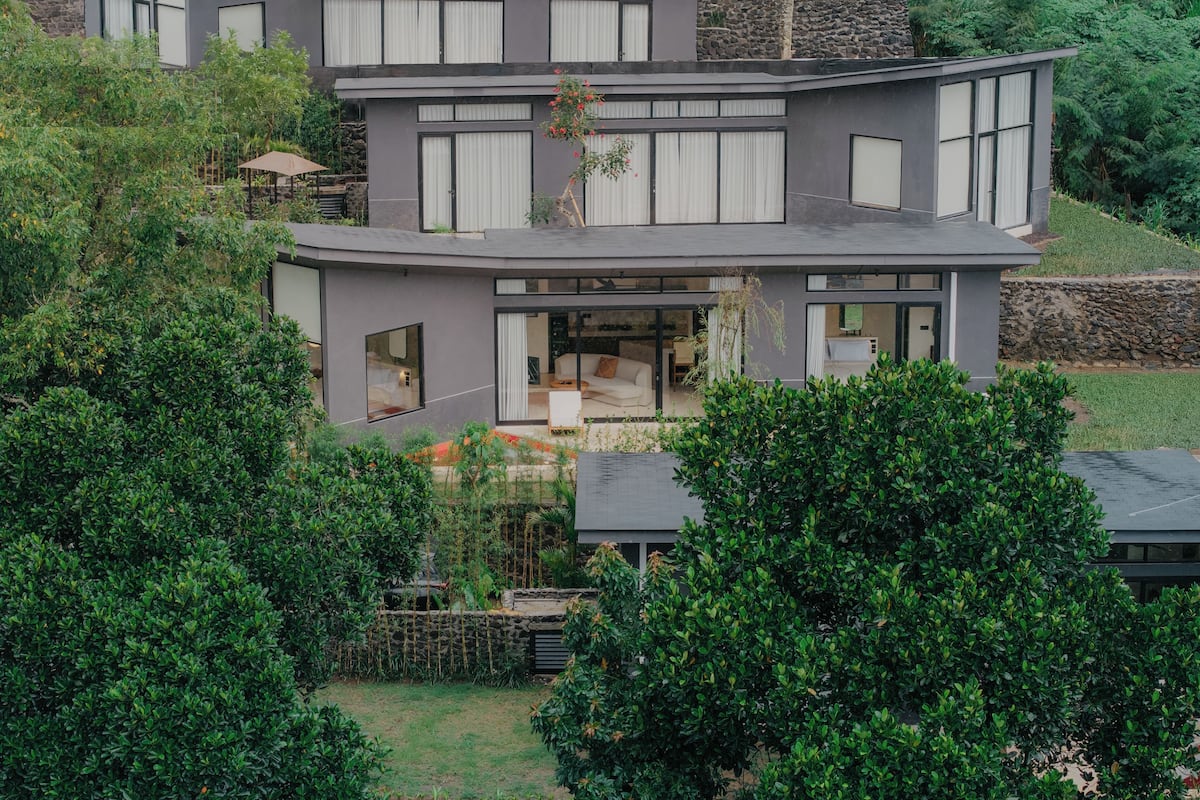 Luxury Villa | In-room safe, desk, laptop workspace, blackout drapes