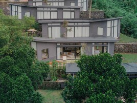 Caja de seguridad en la habitación y escritorio 