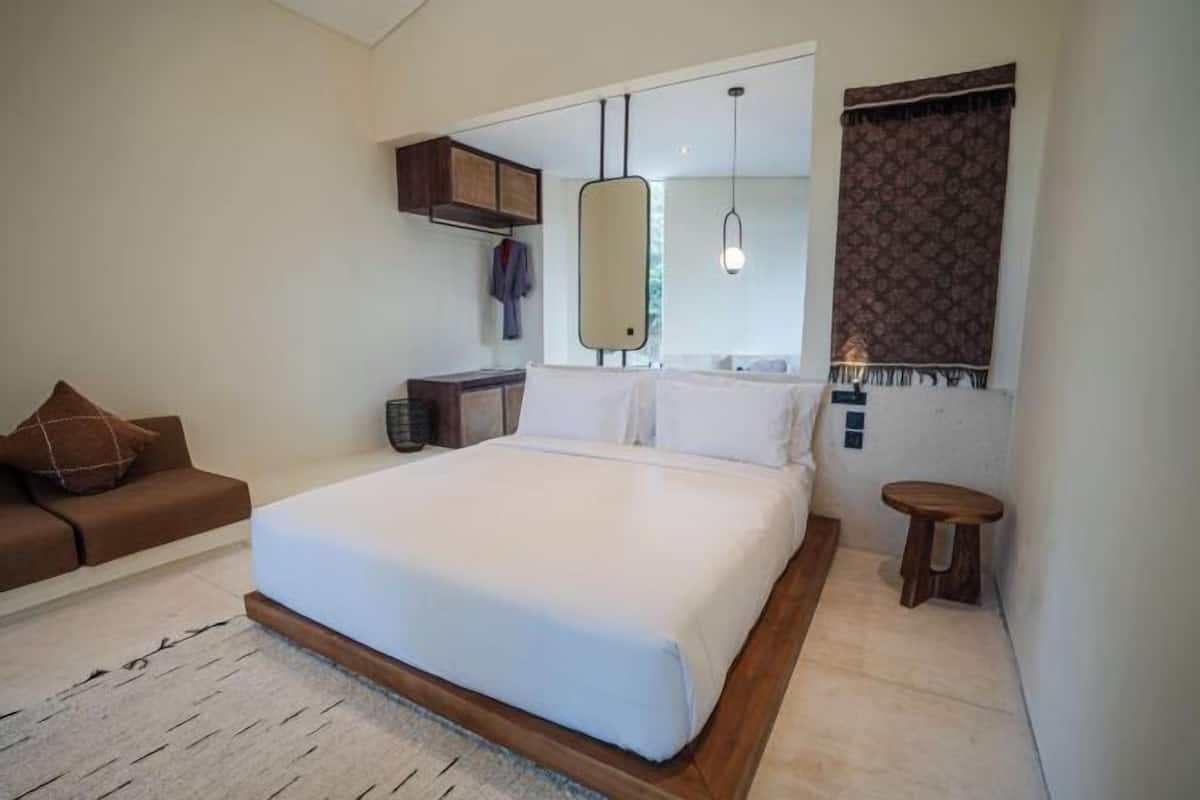 Zimmersafe, Schreibtisch, laptopgeeigneter Arbeitsplatz