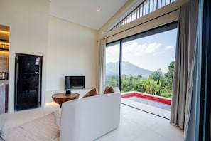 One Bedroom Private Heated Pool Villa | In-room safe, desk, laptop workspace, blackout drapes - Desa Oculus (Kintamani)