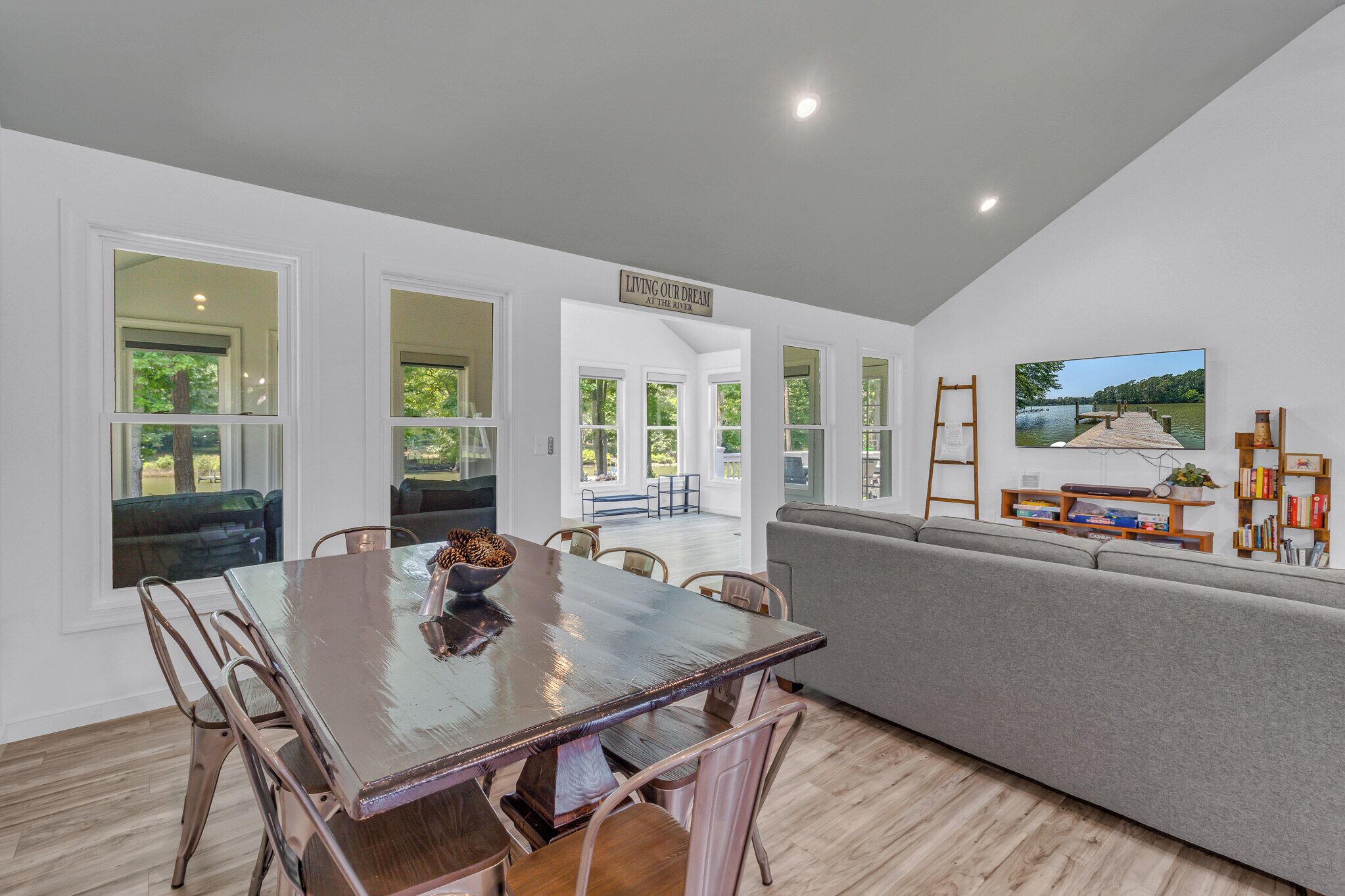 المنشأة من الداخل