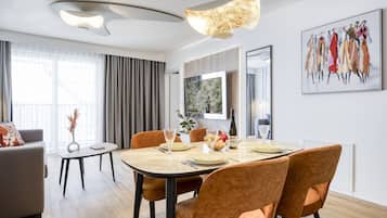 Apartment, 1 Bedroom | Living room | 50-inch Smart TV with satellite channels, offices