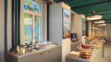 Colazione a buffet, servita tutte le mattine (18.90 EUR a persona)