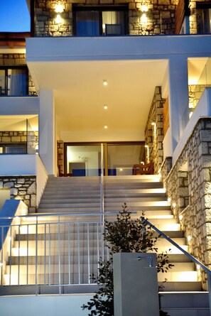 Pintu masuk properti