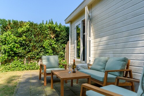 Chalet with private garden on the edge of the Veluwe forest