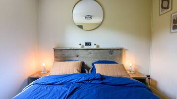 2 slaapkamers, een bureau, wifi, beddengoed