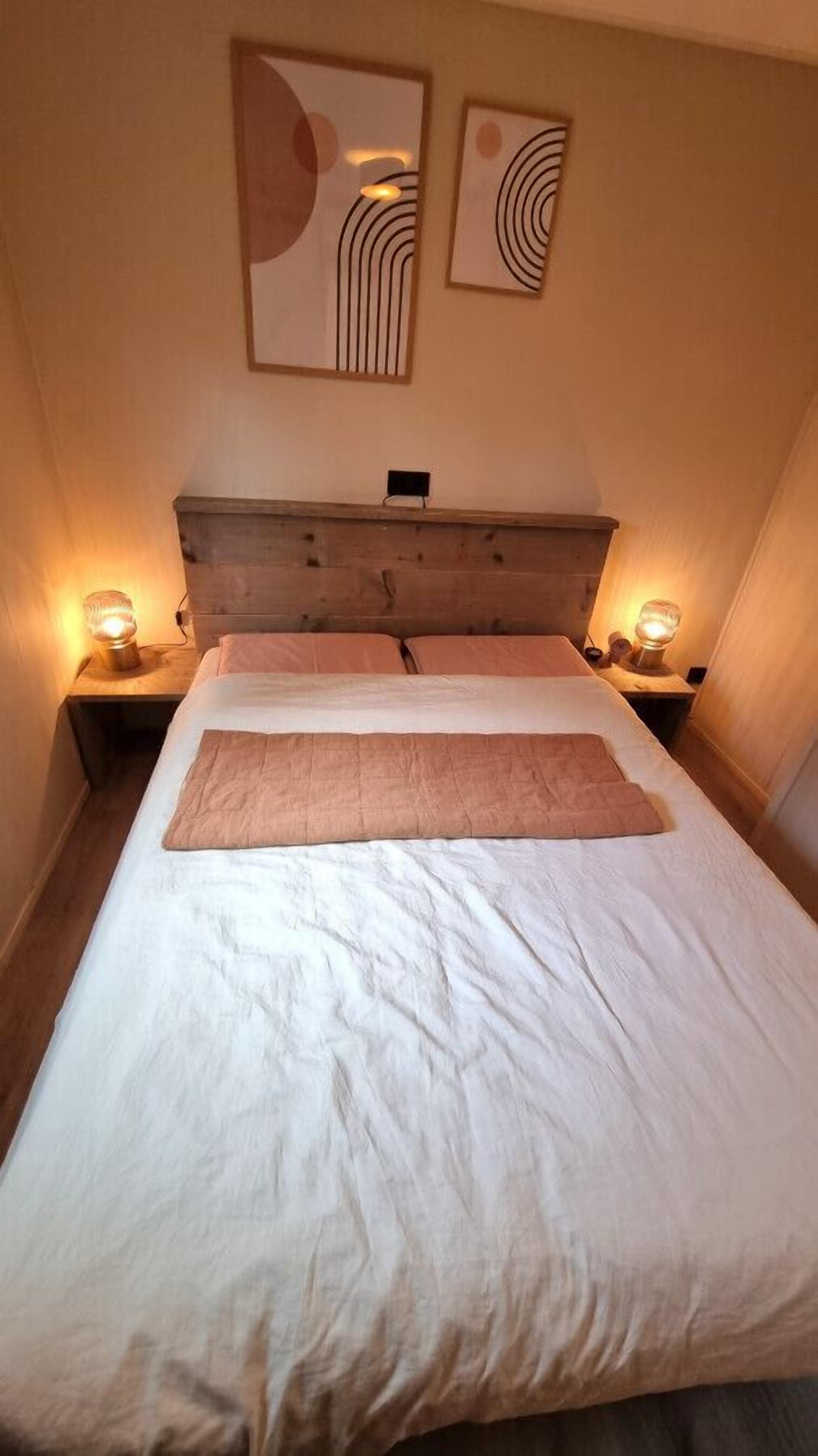 2 slaapkamers, een bureau, wifi, beddengoed