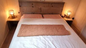 2 slaapkamers, een bureau, wifi, beddengoed