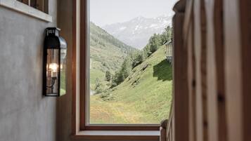 Luxury-Penthouse, Balkon, Bergblick | Wohnbereich
