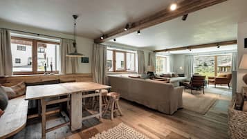 Suite Luxury, vista montagna | Area soggiorno