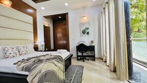 3 Schlafzimmer, Schreibtisch, Bügeleisen/Bügelbrett, WLAN