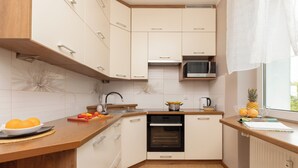 Unclassified image, 5 of 25, button - Batalionów Chłopskich by Renters (Gdynia)