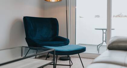 Stylish recently refurbished apartment, 100m from the beach and promenade area.