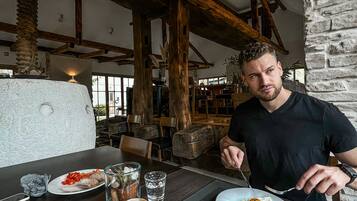 Tägliches inbegriffenes kontinentales Frühstück