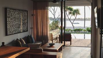 Premium bedding, free minibar items, in-room safe