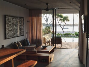 高档床上用品、免费迷你吧物品、客房内保险箱、特色装修