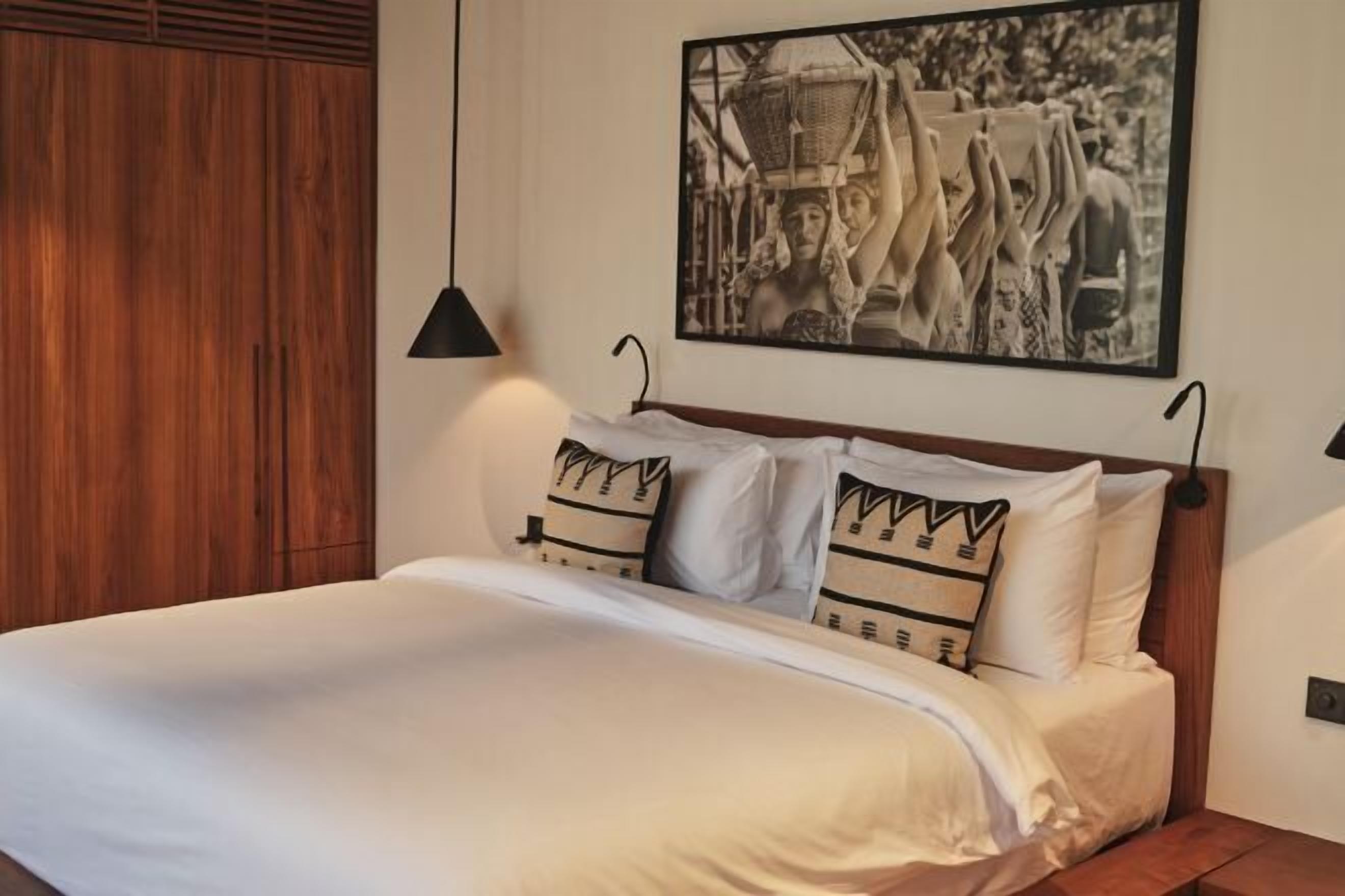 高档床上用品、免费迷你吧物品、客房内保险箱、特色装修