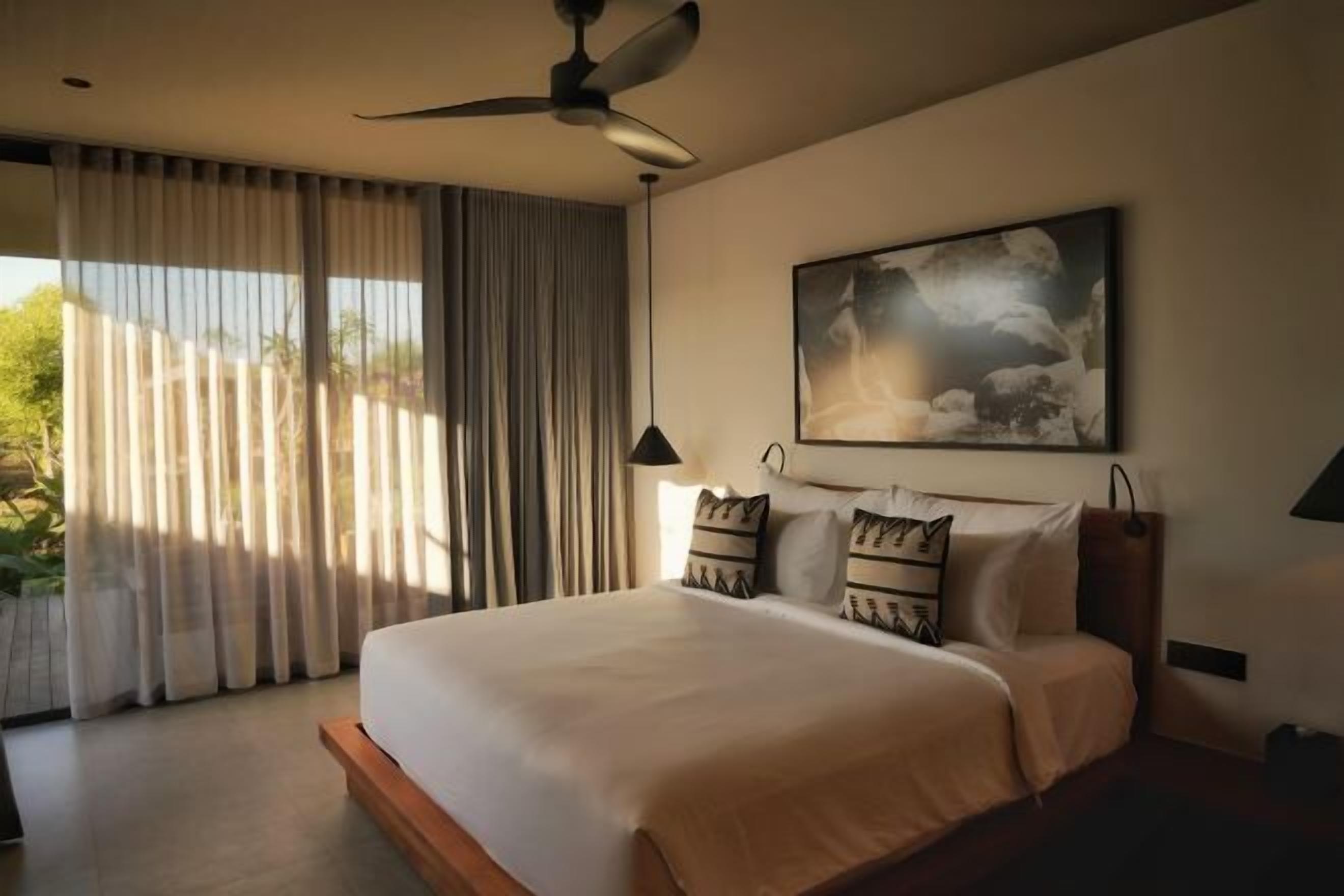 Literie de qualité, minibar contenant certains articles gratuits