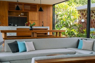 Vila presidencial | Área de estar | Smart TV 48 polegadas com canais digitais, Netflix, livros