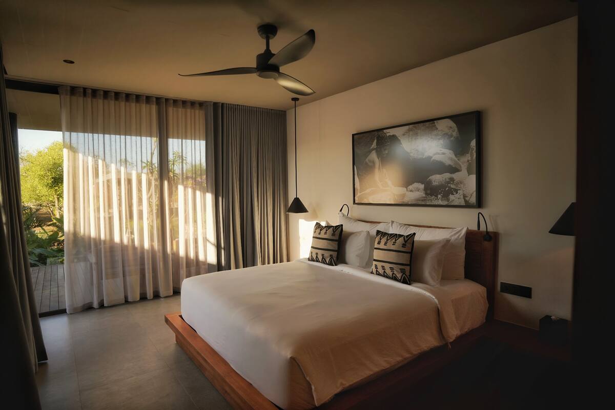 Premium bedding, minibar (some free items), in-room safe