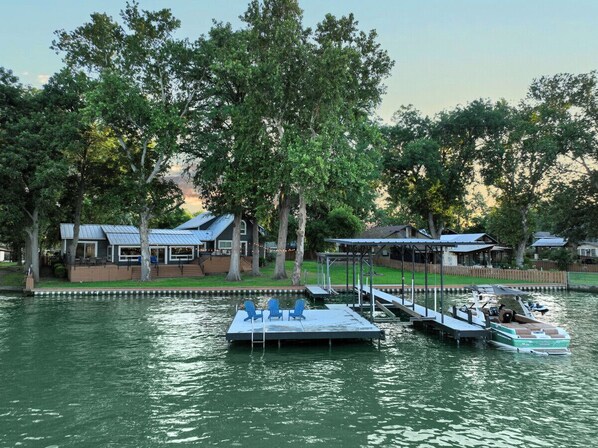 Marina - NB Lakefront Getaway*Luxury on Lake Dunlap (New Braunfels)