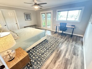 5 bedrooms, desk, free WiFi, bed sheets - NB Lakefront Getaway*Luxury on Lake Dunlap (New Braunfels)