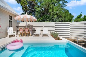 A heated pool - 8Sages*Dolly Cottage*Sleeps 4*Private Plunge Pool (New Braunfels)