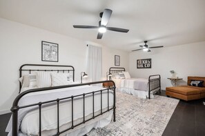 Bureau, accès au Wi-Fi (inclus), literie fournie