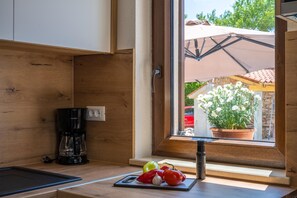 Kühlschrank, Mikrowelle, Ofen, Herdplatte