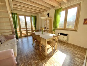 Interior - Magical apartment of a farmhouse surrounded by nature (Toscolano Maderno)