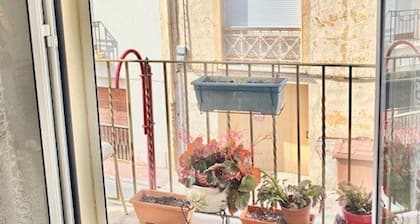 Charmant F2 en centre-ville avec parking, balcon et équipements modernes