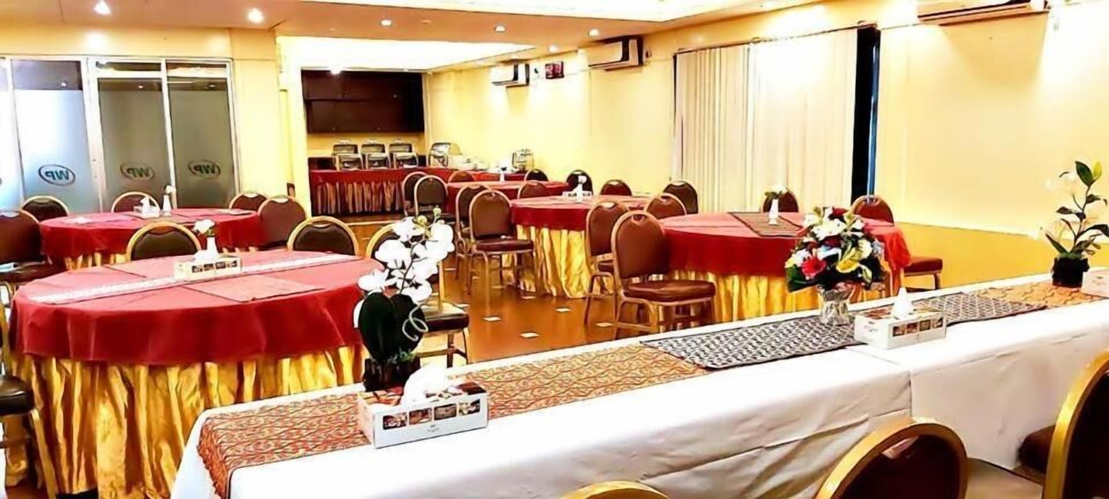 Photo - West Park Inn