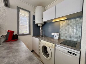 Refrigerador, microondas, placa de cocina, lavavajillas