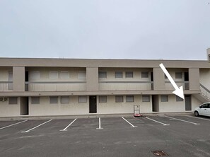 Exterior - Ground floor 1-bed apartment with terrace, 500m from Port-la-Nouvelle center, parking, pets welcome (Port-la-Nouvelle)
