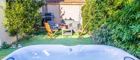 مغطس سبا خارجي