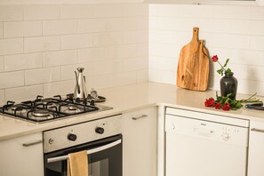 Apartment | Eigene Küche | Kühlschrank, Mikrowelle, Ofen, Herdplatte