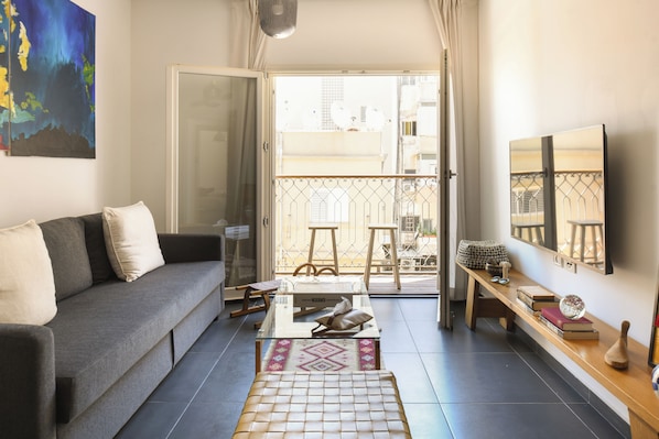 Apartment | Living area | 40-inch Smart TV with digital channels, TV