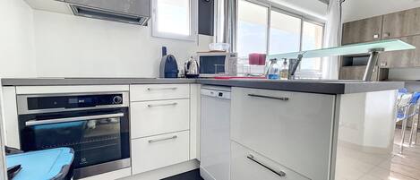 冰箱、微波炉、烤箱、洗碗机