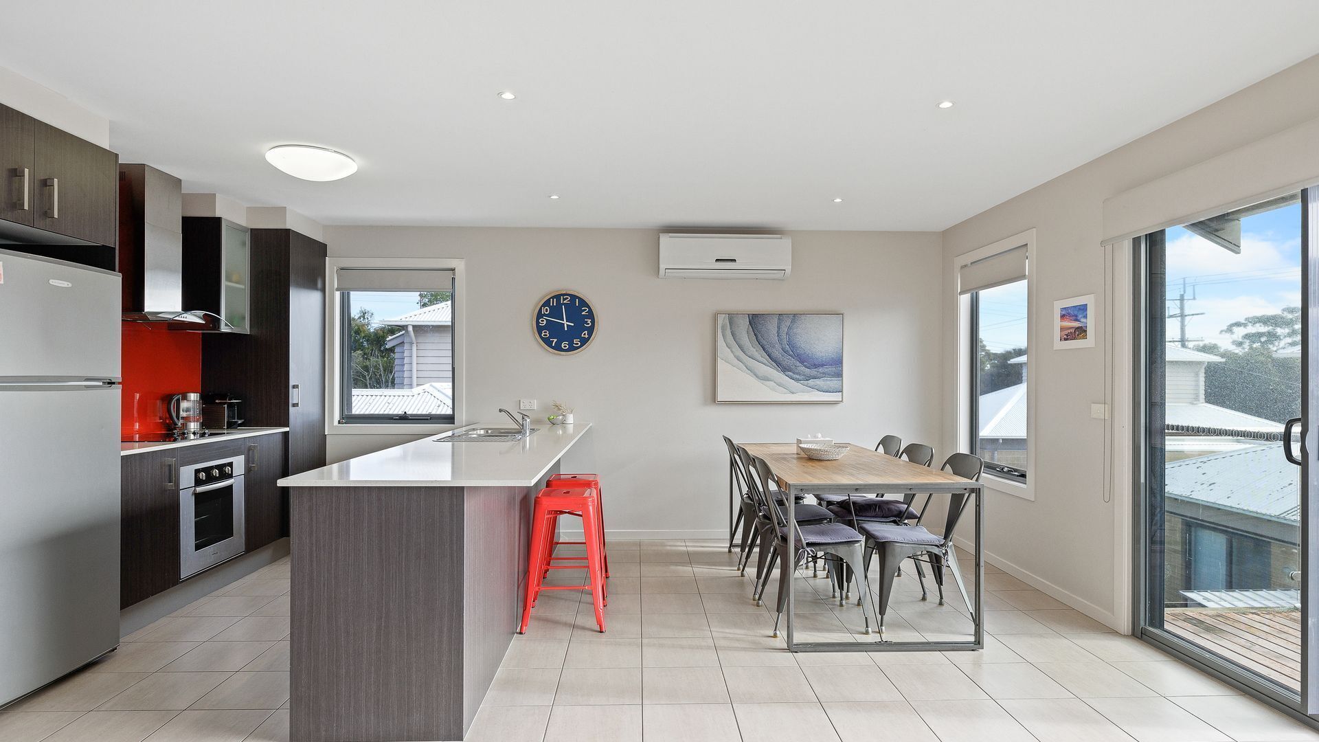 Frigorifero, microonde, forno, piano cottura