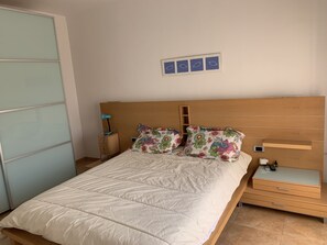 5 bedrooms, iron/ironing board, WiFi