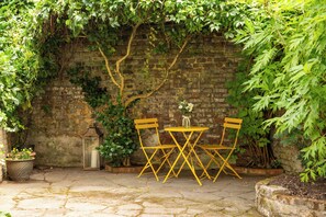 Outdoor dining - Beautiful Townhouse in Islington, London - 5 min From Angel (London)