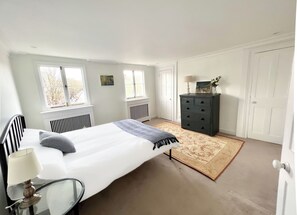 3 bedrooms, desk, iron/ironing board, free WiFi - Beautiful Townhouse in Islington, London - 5 min From Angel (London)