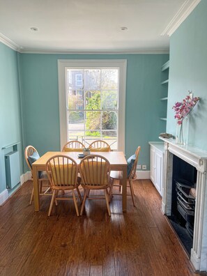 Dining - Beautiful Townhouse in Islington, London - 5 min From Angel (London)